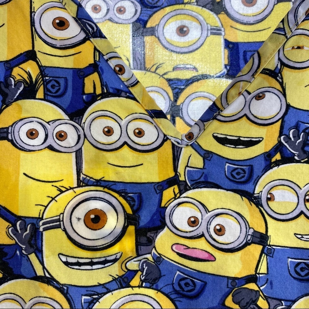 Despicable Me Minion Scrub Top Sz M. - Picture 5 of 6